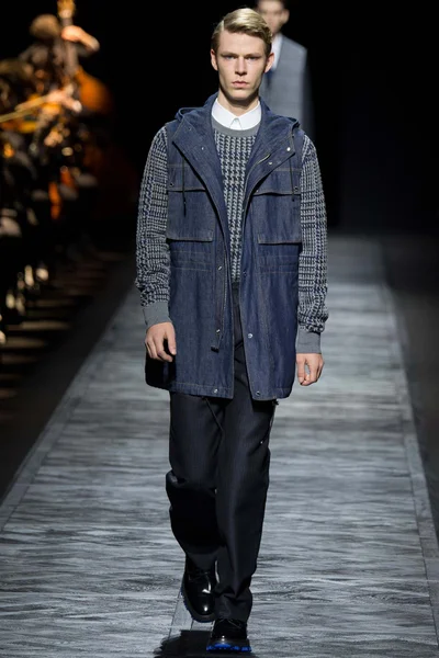 Look 28